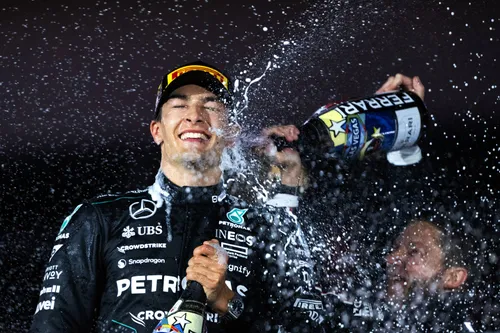 George Russell triumphierte beim letzten Rennen in Las Vegas – Foto: RacePictures.