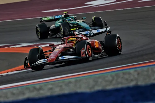 Lewis Hamilton beendete das FP1 in Katar auf P10. Foto: RacePictures.