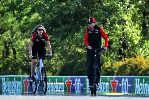 laura-müller-haas-esteban-ocon-f1