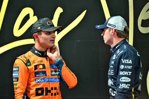 Max Verstappen hat einen Rückstand von 104 Punkten in der Fahrerwertung auf nur noch 24 Punkte verkleinert – Foto: Race Pictures