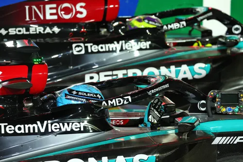 George Russell führte Lewis Hamilton bei einem Mercedes-Doppelsieg beim Las Vegas Grand Prix an. Foto: RacePictures.