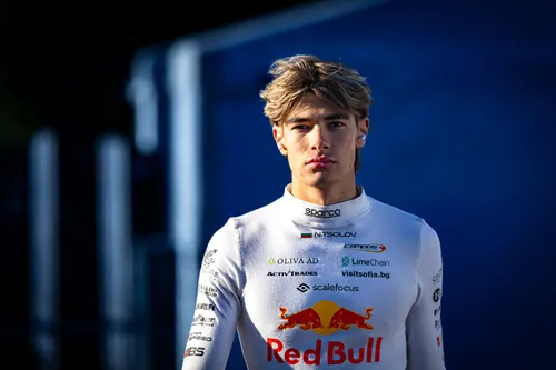 Tsolov darf bereits 2025 bei zwei F2-Wochenenden starten – Foto: Red Bull Content Pool