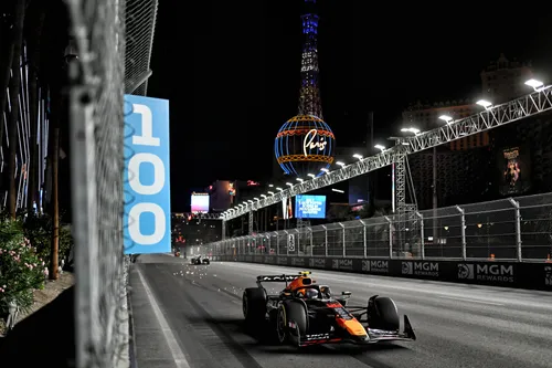 Yuki Tsunoda beendete FP1 in Las Vegas auf P3. Foto: RacePictures.
