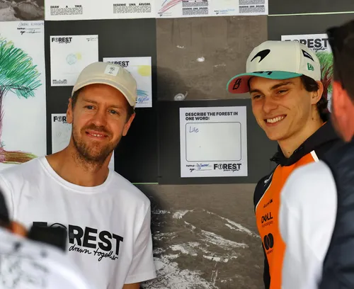 Sebastian Vettel und Oscar Piastri beim Großen Preis von Brasilien. Foto: RacePictures