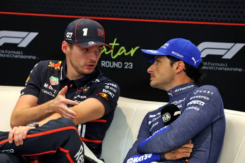 Verstappen und Sainz in der F1