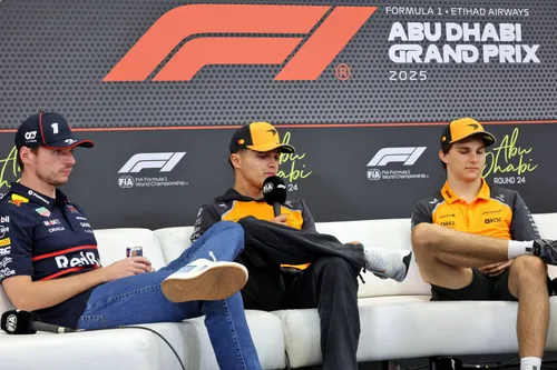 Lando Norris, Max Verstappen und Oscar Piastri haben 2025 jeweils sieben Siege auf dem Konto, während sie um die Weltmeisterschaft kämpfen – Foto: Race Pictures