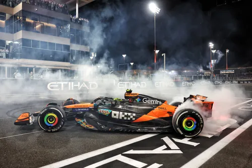 Lando Norris wurde der 11. britische Fahrer, der Weltmeister wurde – Foto: Race Pictures