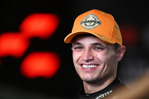 lando Norris-mclaren-raqcepictures-jpeg