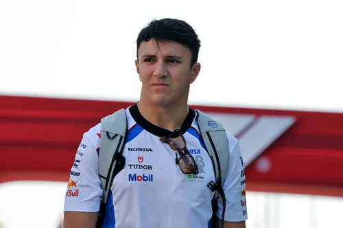 Hadjar wird 2026 nach einem beeindruckenden Rookie-Jahr für Red Bull Racing fahren – Foto: Race Pictures