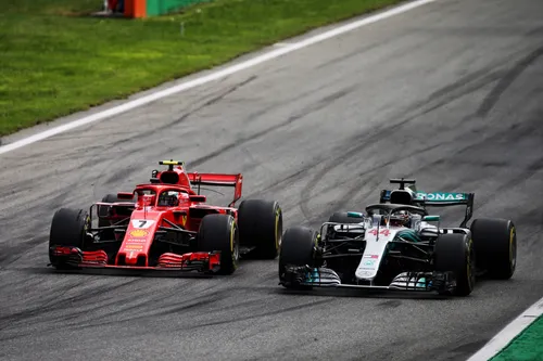 Hamilton battling Raikkonen at Monza