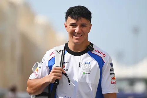 isack-hadjar-weet-aanpak-tegen-verstappen