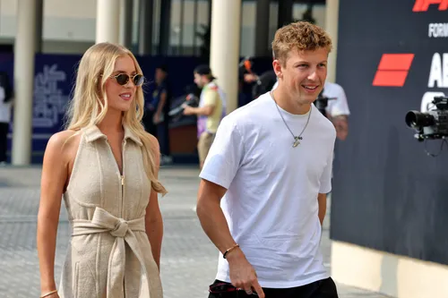 liam-lawson-vriendin.jpg.