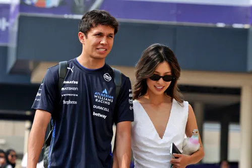 Alex Albon und Lily Muni He – Foto: Race Pictures