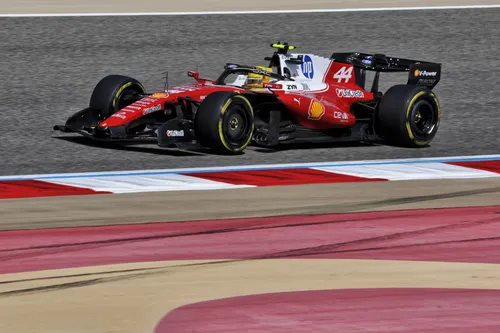 Lewis-hamilton-baalt-van-nieuwe-f1-wagens