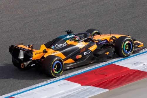 oscari-piastri-mclaren-bahrein-filmdag