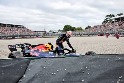max-verstappen-red-bull-australia-crash-jpg