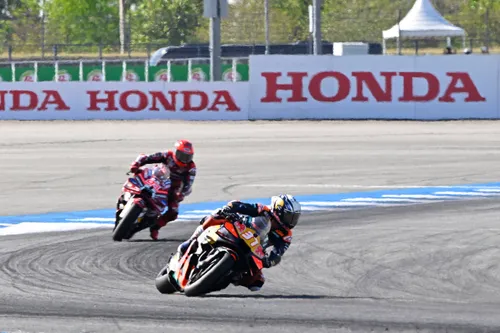Marquez forced to give up the fight with Acosta (Photo: Red Bull Content Pool)
