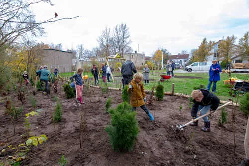 24 11 2021 inge jongman bij de speelplek buurtwildernis brinkhof in haren c2a9 henk tammens 2 1