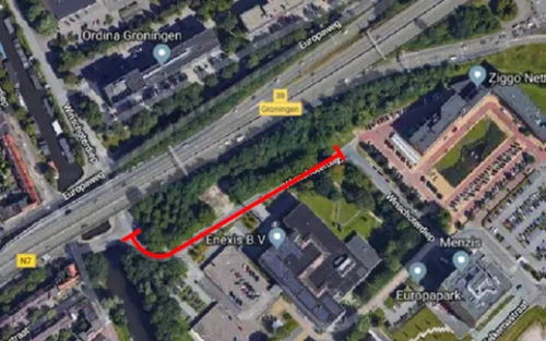 3018586743op het europapark is het rode deel van de rijbaan van het winschoterdiep afgesloten tot begin mei