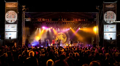sfeerimpressie podium grote markt vrijdagavond 2013