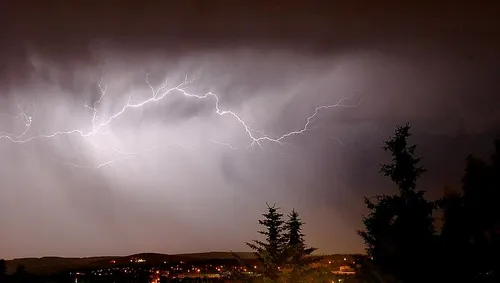 lightning cloud to cloud aka