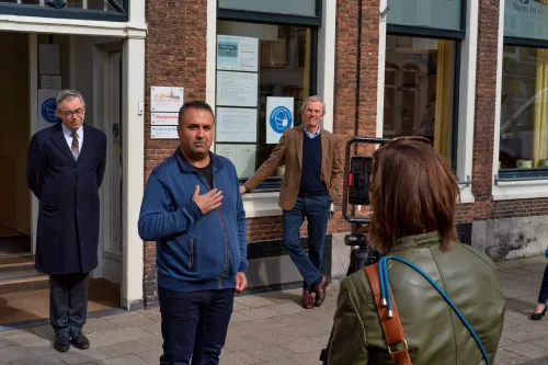 bustan vertelt zijn verhaal