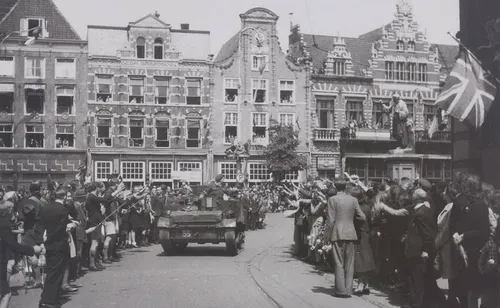 csm intocht van de canadezen op de grote markt nha crop bc0f68a396