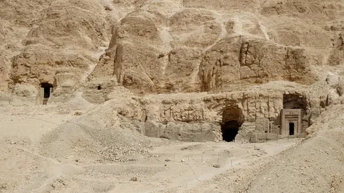 Graftombes in Deir el-Bahri waar ook het lichaam van Seti I werd gevonden. (foto: Wikipedia)