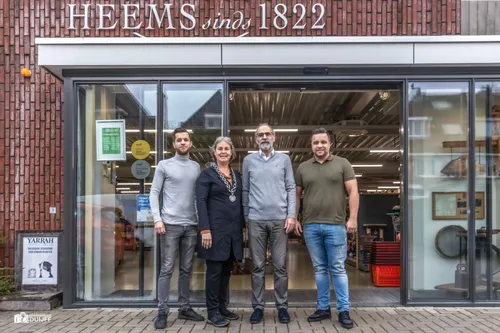 familie met burg buiten