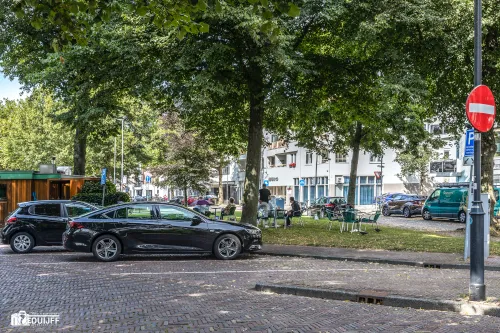 gazon achter viskraam