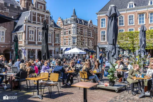 grote markt terras uitgelicht