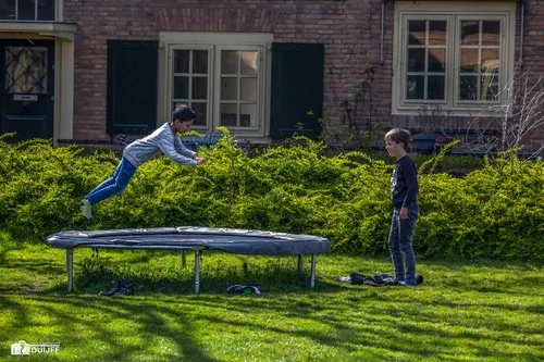 jongens trampoline1