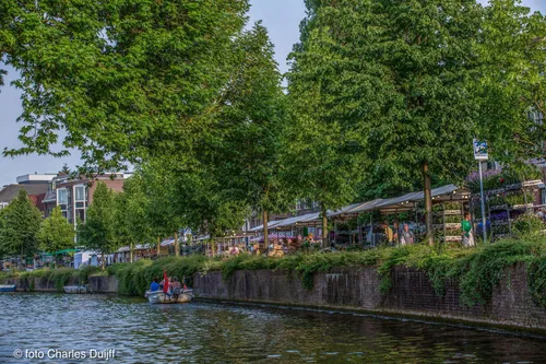 luilakmarkt vanaf water