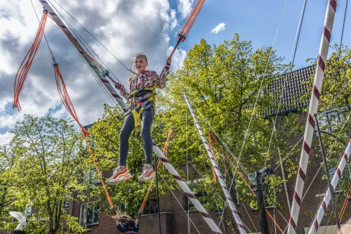 meisje springelastiek