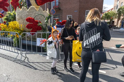 meisje vlaggetjeshoed