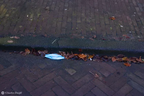 mondkapje op straat