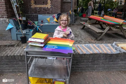 regenboogvlag meisje