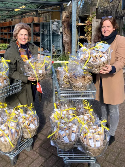 rose day 2021 zontian iesje en relinde in voorbereiding