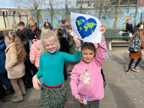 sint bavoschool fenna en faith uit groep 4