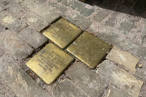 struikelstenen voor het gezin zilversmit foto stadsherstel amsterdam