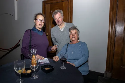 trio bij tafel