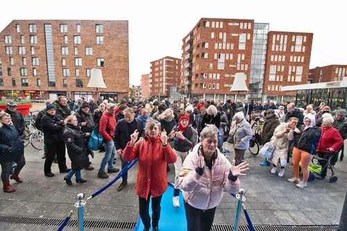 veelbelangstellingopeningalbertheijnmarsmanpleinhaarlemfoto albertheijnyasminhargreaves