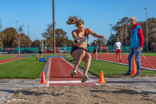 verspringen vrouw 413