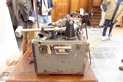 Hieronder foto's in willekeurige volgorde (foto hieronder vinyl-muziek naast Waalse Kerk)