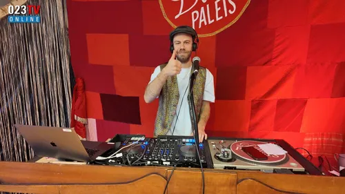 DJ