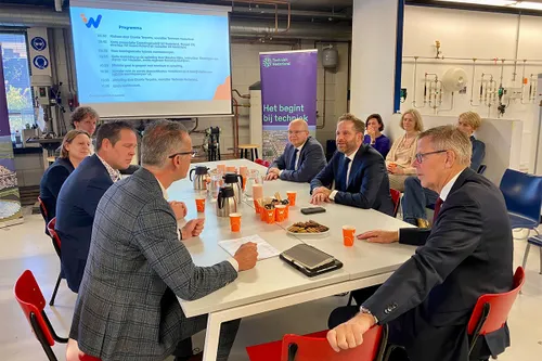 2475 654103b77a917561471051408f2666af