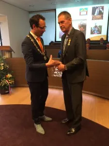 bestand 0042 225x300