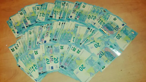 geld 3000 euro huurauto facebook politie ermelo