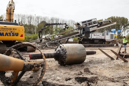 boormachine aannemer nrg op werkterrein velsertraverse