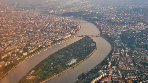 budapest by air wiki